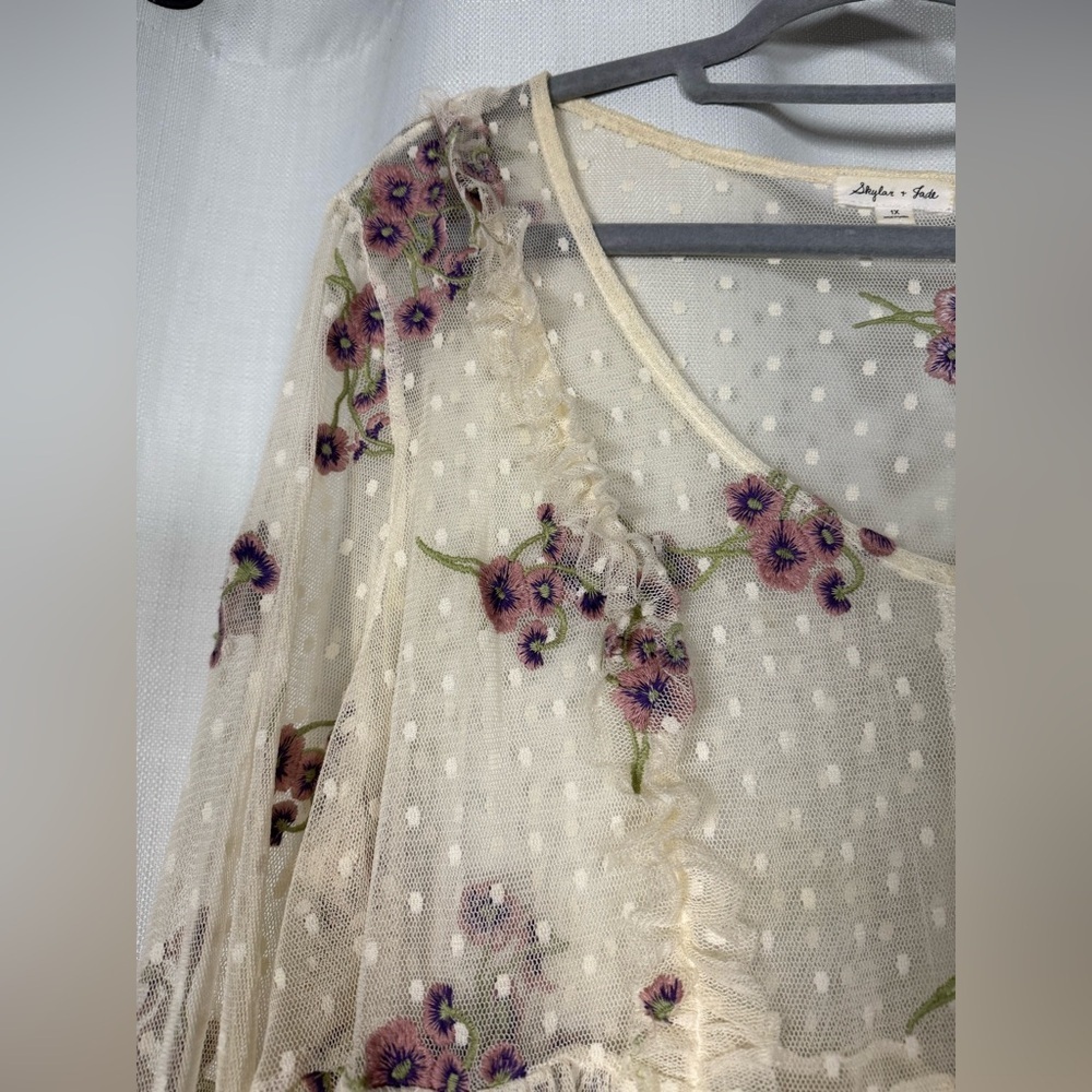 Skylar & Jade Cream Sheer Swiss Dot Embroidered Purple Floral Ruffle Blouse 1X - Picture 4 of 8